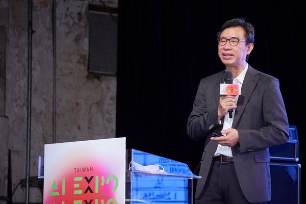 以垂直整合的系統架構與基礎建設提升AI能力